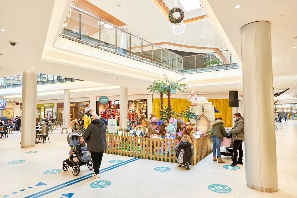 Foto 3 - Tiendas, restaurantes y cines, abiertos en el Centro Comercial El Tormes