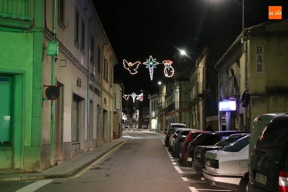 Foto 7 - Vitigudino se viste de Navidad con el encendido de la iluminaci&oacute;n navide&ntilde;a  