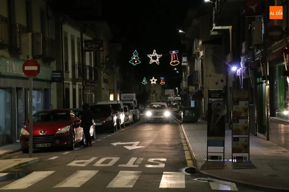 Foto 4 - Vitigudino se viste de Navidad con el encendido de la iluminaci&oacute;n navide&ntilde;a  