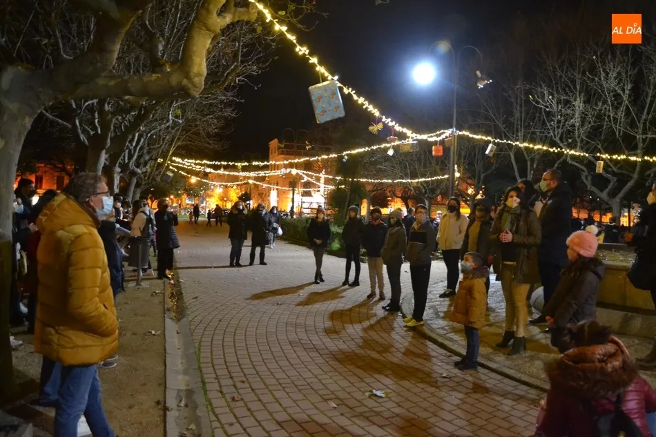 El Parque de La Glorieta luce ya su novedoso look navideño  
