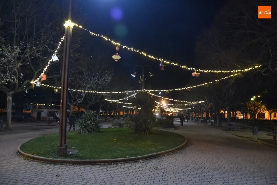 Foto 2 - El Parque de La Glorieta luce ya su novedoso look navide&ntilde;o  