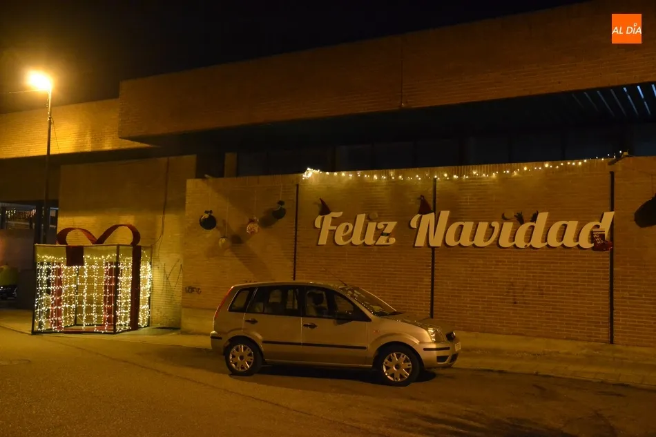 Foto 2 - Comerciantes del barrio de San Crist&oacute;bal se disfrazan de duendes para dar la bienvenida a la...
