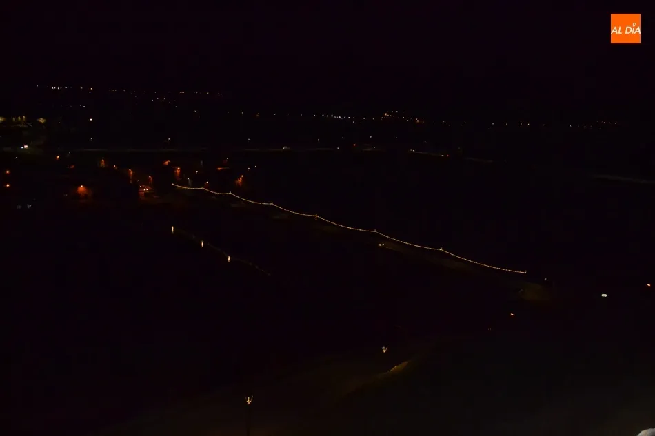Foto 5 - El ambiente navide&ntilde;o llega este a&ntilde;o hasta el Puente Mayor  