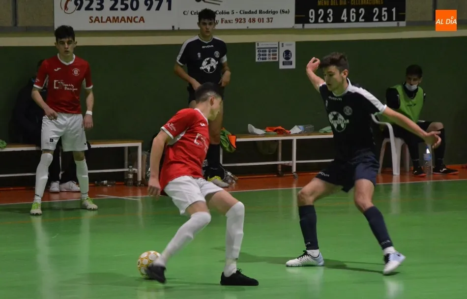 Foto 9 - El III Juvenil cede sus primeros puntos y se tiene que conformar con un empate en una enrevesada...