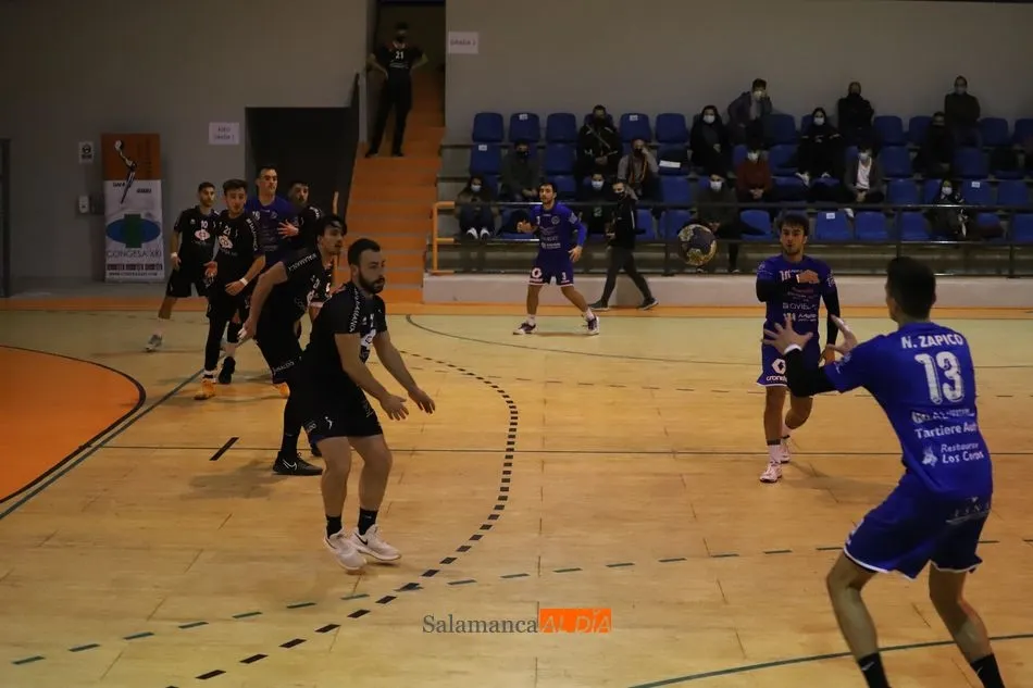 Foto 11 - El BM Salamanca no puede sacar nada positivo de su partido con el Uni&oacute;n Financiera (13-22)