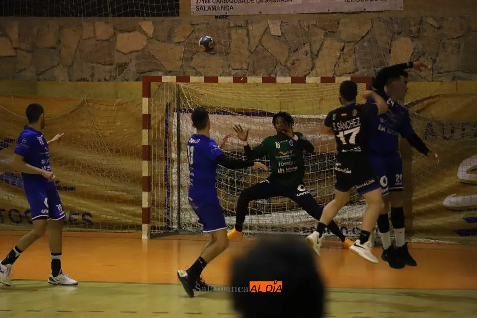 Foto 7 - El BM Salamanca no puede sacar nada positivo de su partido con el Uni&oacute;n Financiera (13-22)