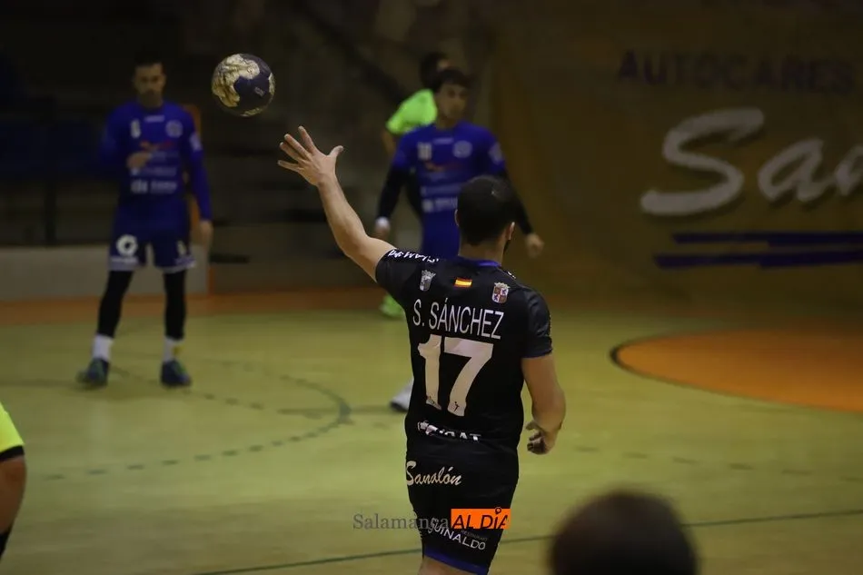Foto 5 - El BM Salamanca no puede sacar nada positivo de su partido con el Uni&oacute;n Financiera (13-22)
