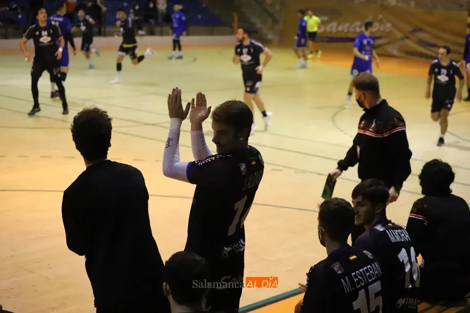 Foto 3 - El BM Salamanca no puede sacar nada positivo de su partido con el Uni&oacute;n Financiera (13-22)