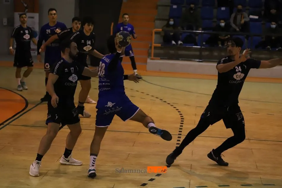 Foto 2 - El BM Salamanca no puede sacar nada positivo de su partido con el Uni&oacute;n Financiera (13-22)