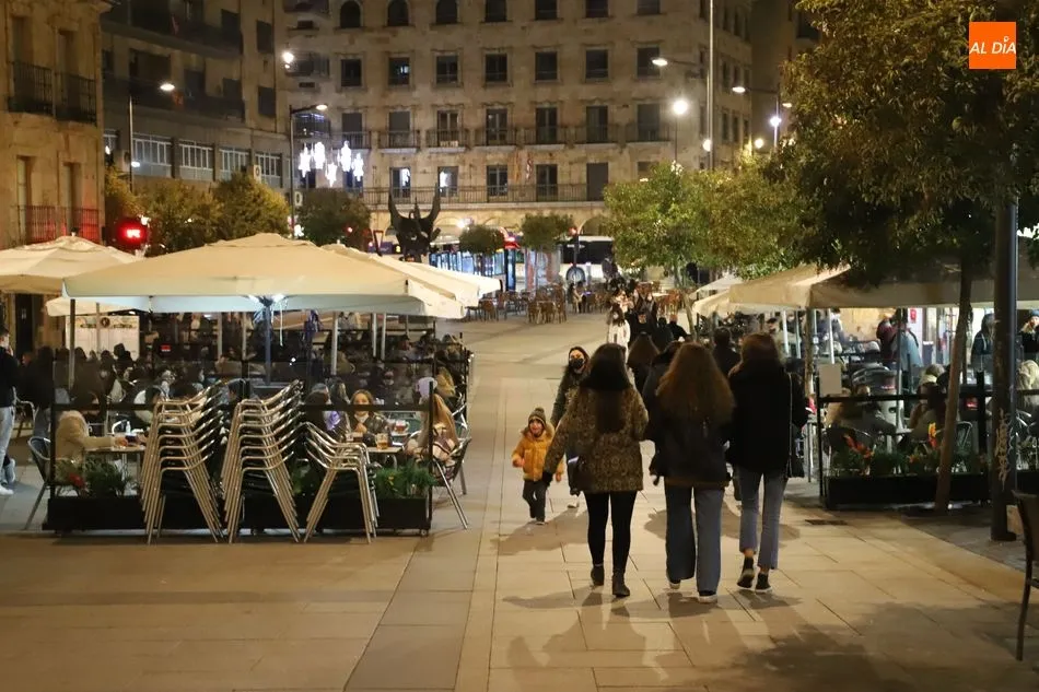 Foto 6 - La reapertura de la hosteler&iacute;a anima a los vecinos a ocupar las terrazas pese al fr&iacute;o