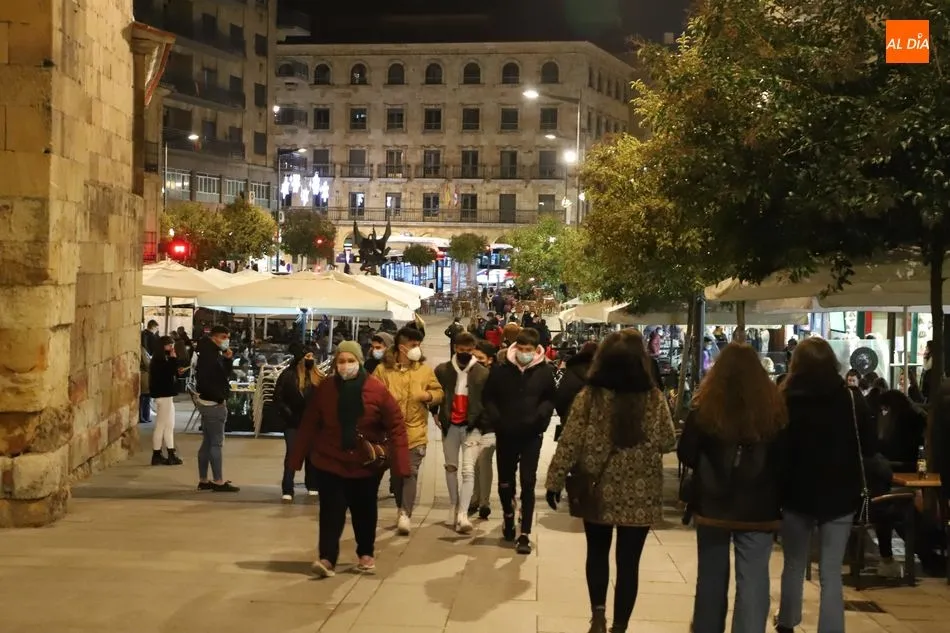 Foto 5 - La reapertura de la hosteler&iacute;a anima a los vecinos a ocupar las terrazas pese al fr&iacute;o