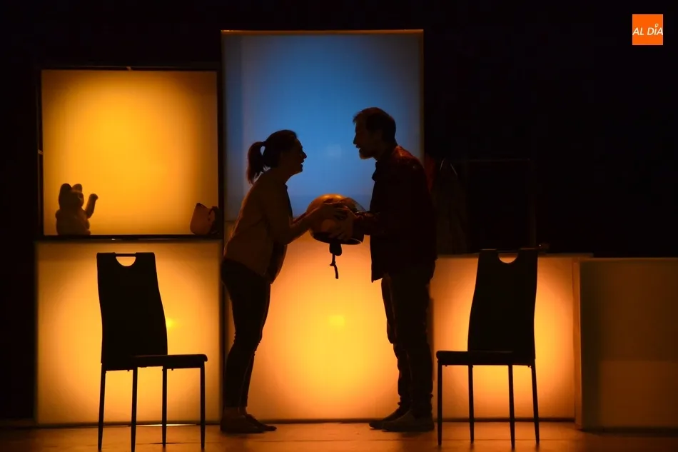 Los Absurdos Teatro puede por fin subirse a las tablas del Teatro Nuevo para representar...