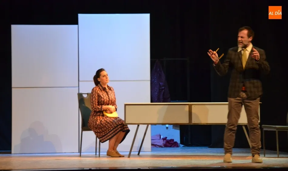 Foto 3 - Los Absurdos Teatro puede por fin subirse a las tablas del Teatro Nuevo para representar...