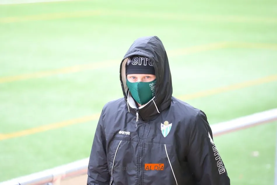 Foto 5 - Jon Rojo decide un mal derbi para Unionistas y deja complatemente hundido al Guijuelo (1-0)