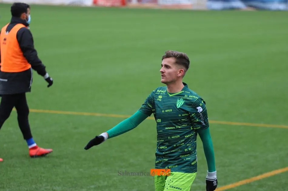 Foto 3 - Jon Rojo decide un mal derbi para Unionistas y deja complatemente hundido al Guijuelo (1-0)