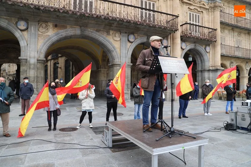 Foto 11 - Vox protesta por los ataques a la Constituci&oacute;n Espa&ntilde;ola en la Plaza Mayor de Salamanca&nbsp;