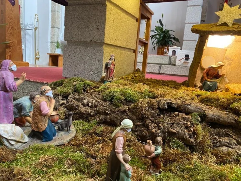 Foto 3 - Los j&oacute;venes de San Crist&oacute;bal despliegan el nacimiento de la Parroquia, que cambia de ubicaci&oacute;n  