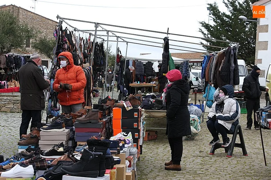 Foto 11 - El mercadillo de Trabanca cumple 16 a&ntilde;os con una excelente salud  