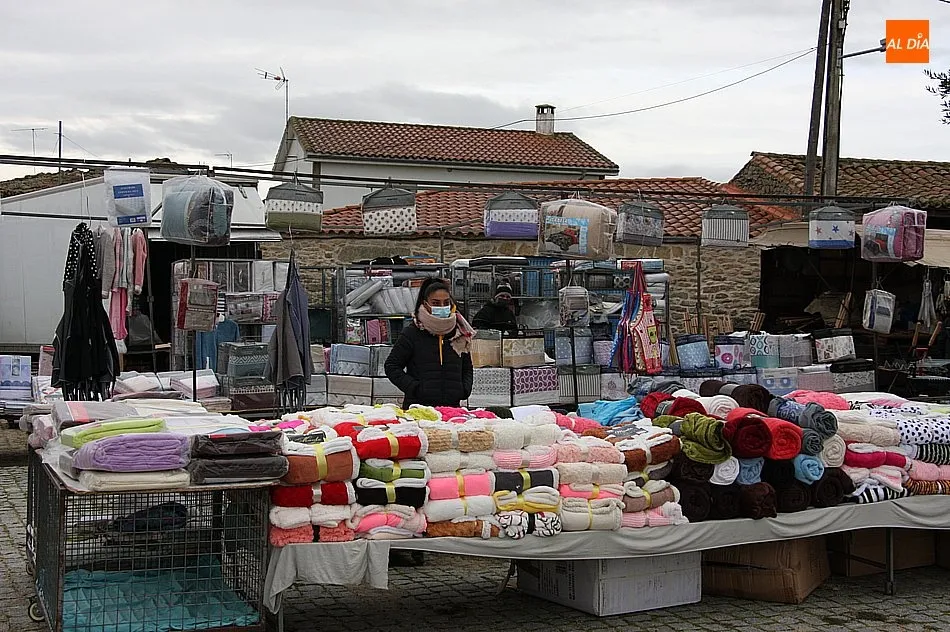 Foto 9 - El mercadillo de Trabanca cumple 16 a&ntilde;os con una excelente salud  