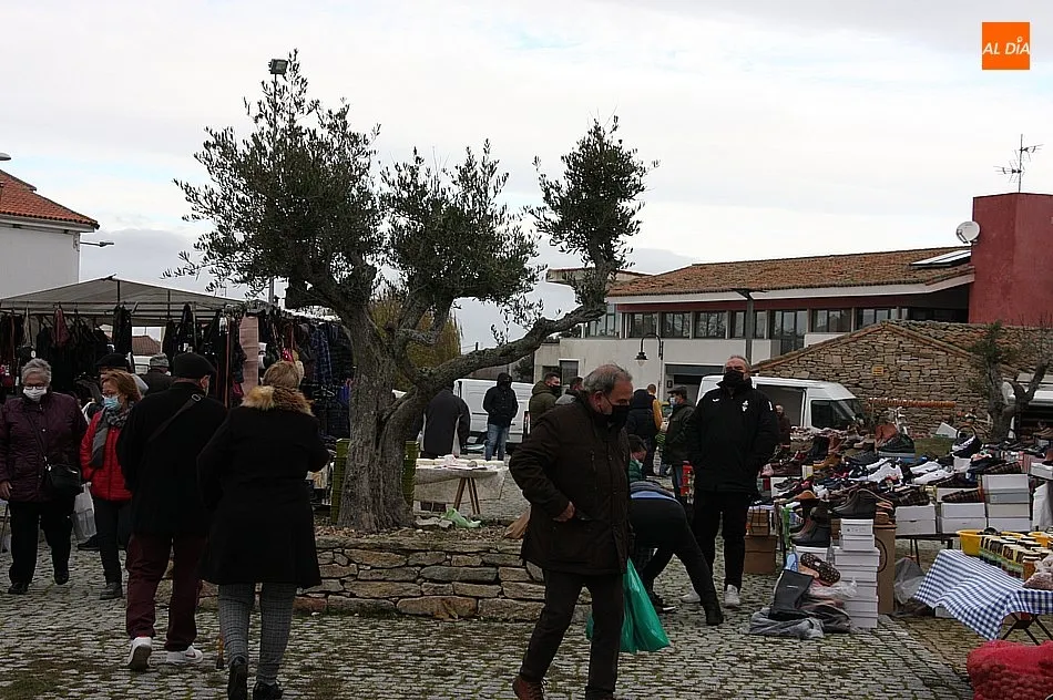 Foto 7 - El mercadillo de Trabanca cumple 16 a&ntilde;os con una excelente salud  