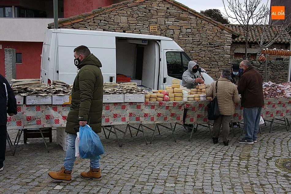 Foto 4 - El mercadillo de Trabanca cumple 16 a&ntilde;os con una excelente salud  