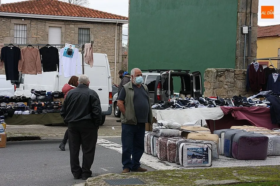 Foto 2 - El mercadillo de Trabanca cumple 16 a&ntilde;os con una excelente salud  