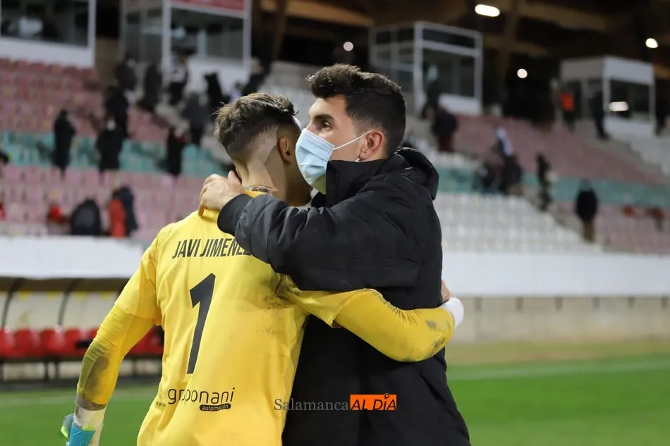 Foto 10 - La ley del ex nunca falla: Juanan le pone la vacuna a Lovato y al Salamanca UDS (2-0)