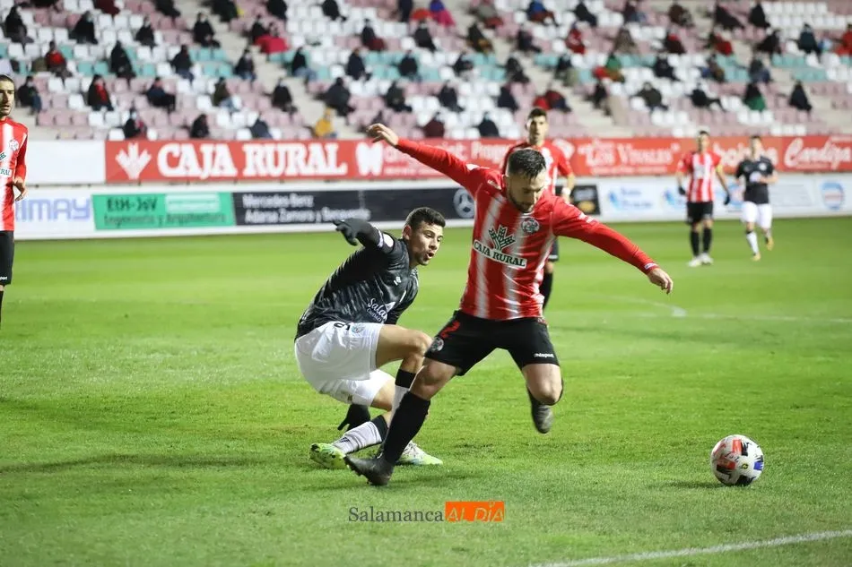 Foto 2 - Unionistas y el Salamanca UDS, en las ant&iacute;podas de Segunda B