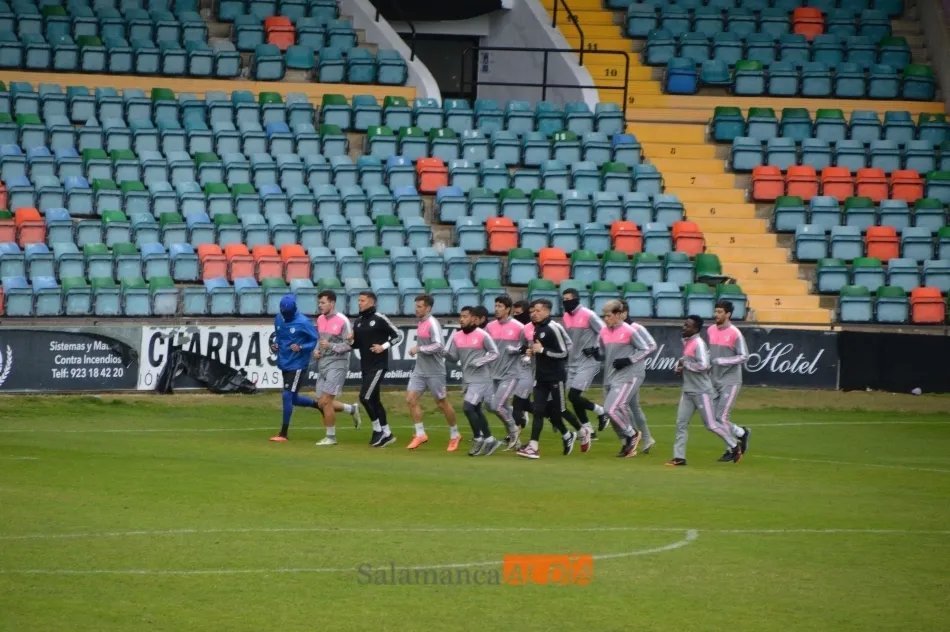 Foto 11 - Silencio sepulcral en el entrenamiento del Salamanca UDS tras la derrota en Zamora