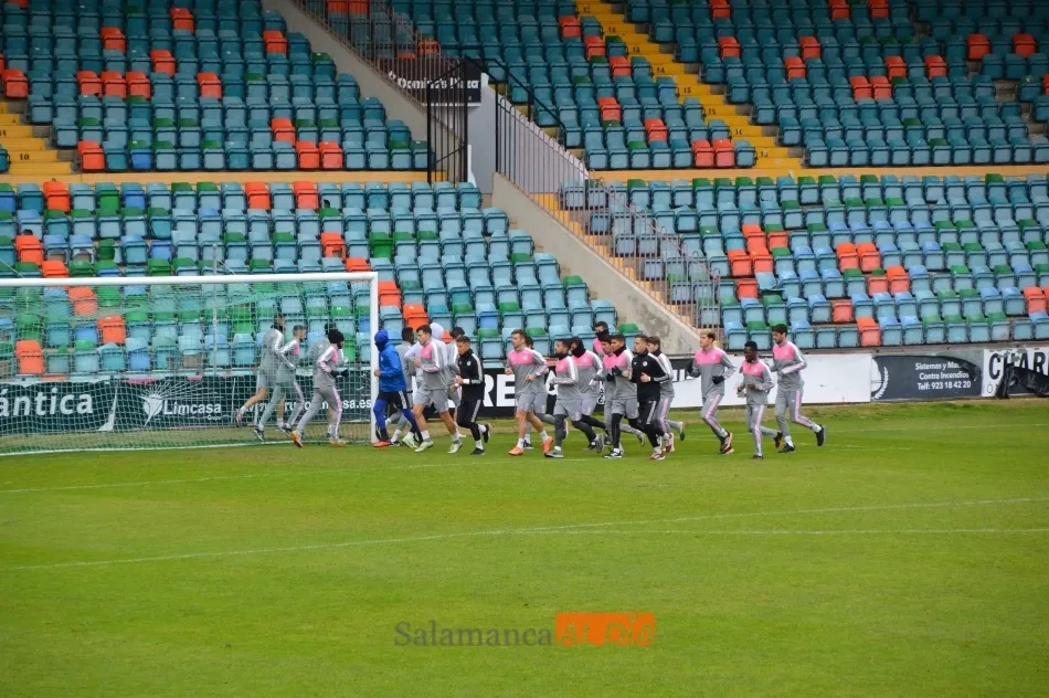 Foto 10 - Silencio sepulcral en el entrenamiento del Salamanca UDS tras la derrota en Zamora