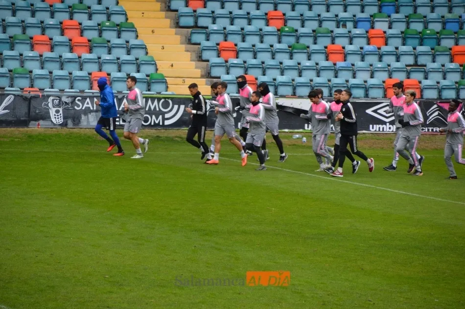 Foto 9 - Silencio sepulcral en el entrenamiento del Salamanca UDS tras la derrota en Zamora