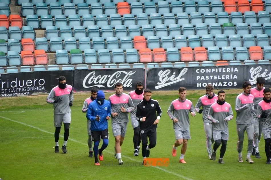Foto 6 - Silencio sepulcral en el entrenamiento del Salamanca UDS tras la derrota en Zamora