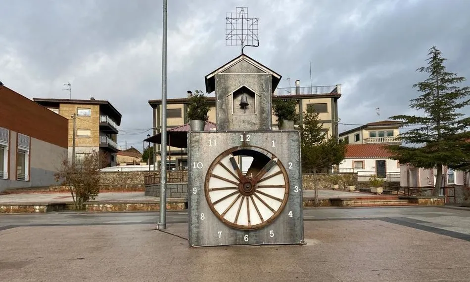 Foto 11 - Un reloj muy peculiar marca la llegada de la Navidad en Galinduste