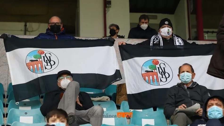 Aficionados del Salamanca UDS en el último partido celebrado en el Helmántico