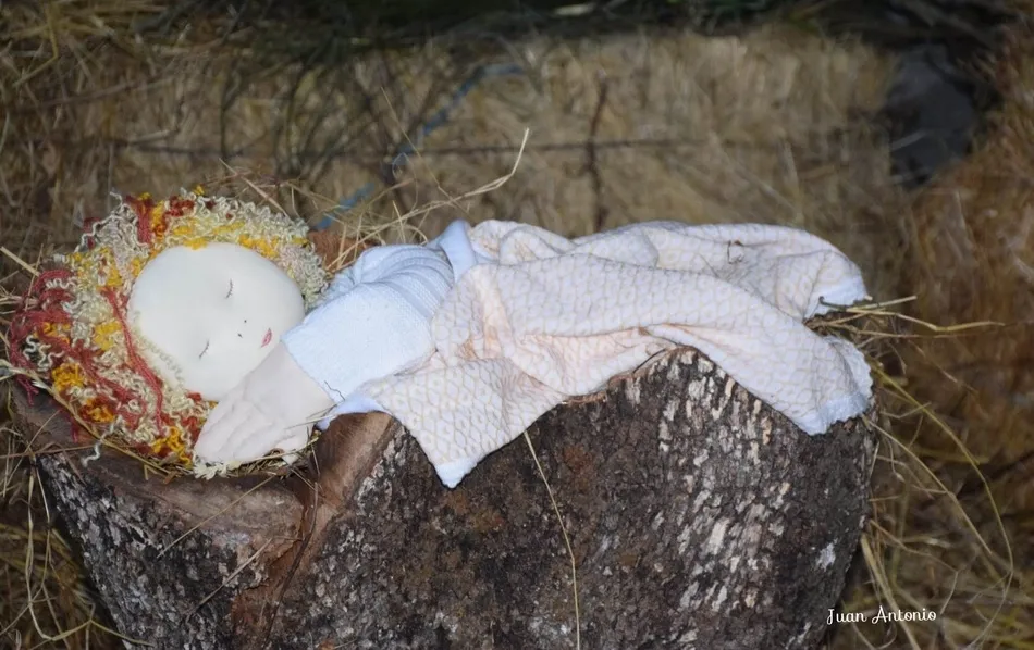 Foto 7 - Los vecinos de Aldea del Obispo montan el tradicional bel&eacute;n a tama&ntilde;o natural  