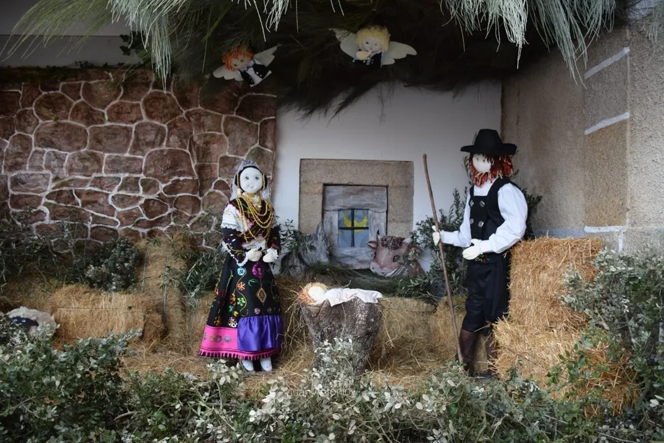 Foto 6 - Los vecinos de Aldea del Obispo montan el tradicional bel&eacute;n a tama&ntilde;o natural  