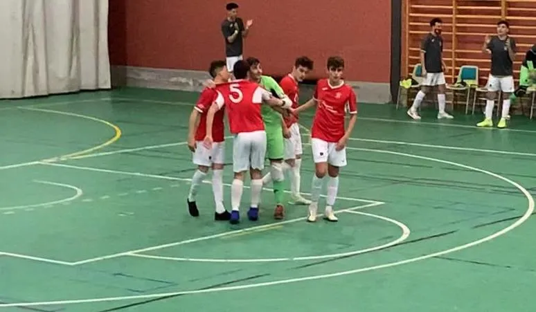 Foto 6 - El III Juvenil supera al River Zamora en el &lsquo;partido normal&rsquo; y en el bronco y enrarecido final  