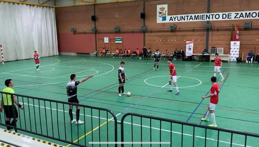 Foto 3 - El III Juvenil supera al River Zamora en el &lsquo;partido normal&rsquo; y en el bronco y enrarecido final  
