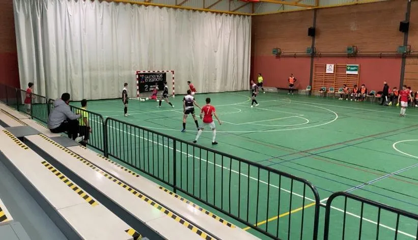 Foto 4 - El III Juvenil supera al River Zamora en el &lsquo;partido normal&rsquo; y en el bronco y enrarecido final  