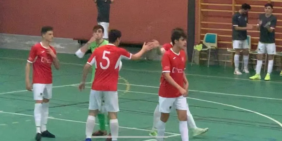 Foto 5 - El III Juvenil supera al River Zamora en el &lsquo;partido normal&rsquo; y en el bronco y enrarecido final  