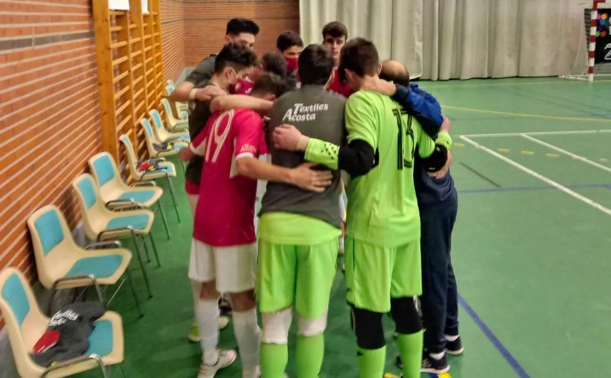Foto 8 - El III Juvenil supera al River Zamora en el &lsquo;partido normal&rsquo; y en el bronco y enrarecido final  