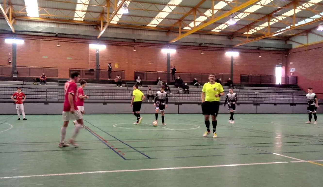 Foto 7 - El III Juvenil supera al River Zamora en el &lsquo;partido normal&rsquo; y en el bronco y enrarecido final  