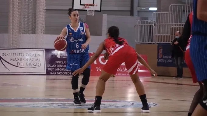 Silvia, durante el partido / CB Avenida