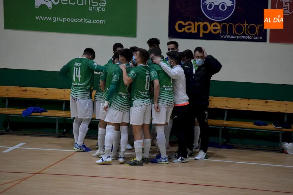 Foto 5 - El Piensos Dur&aacute;n Albense no es capaz de derribar el muro del Universidad de Valladolid (1-3)