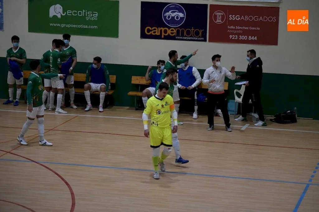 Foto 2 - El Piensos Dur&aacute;n Albense no es capaz de derribar el muro del Universidad de Valladolid (1-3)