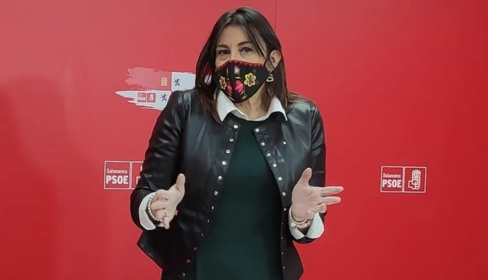 La secretaria de Organización del PSCyL, Ana Sánchez, en la sede socialista de Salamanca. Foto EP