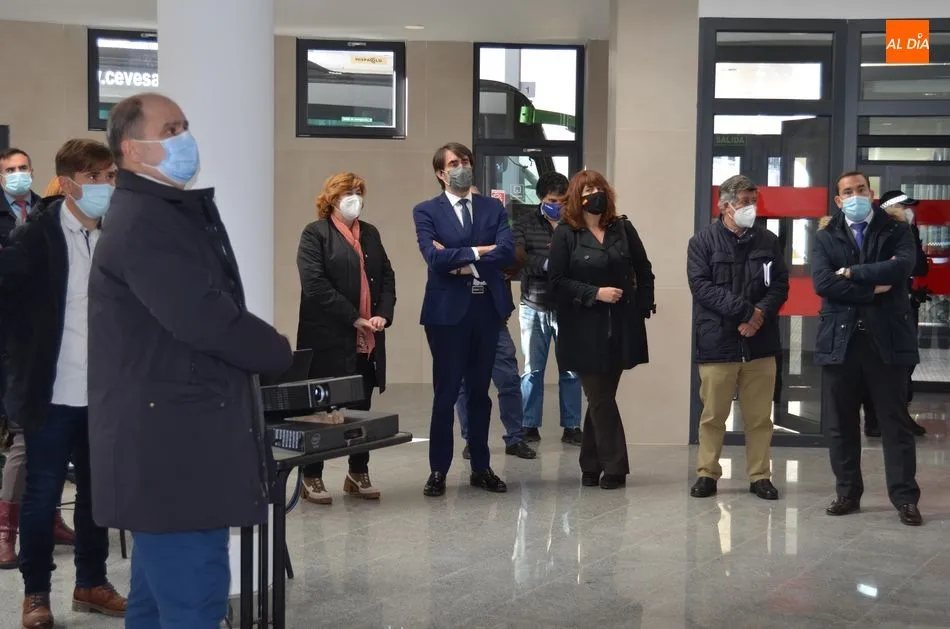 Foto 10 - El consejero de Fomento, Surarez-Qui&ntilde;ones inaugura la reforma de la estaci&oacute;n de autobuses de...