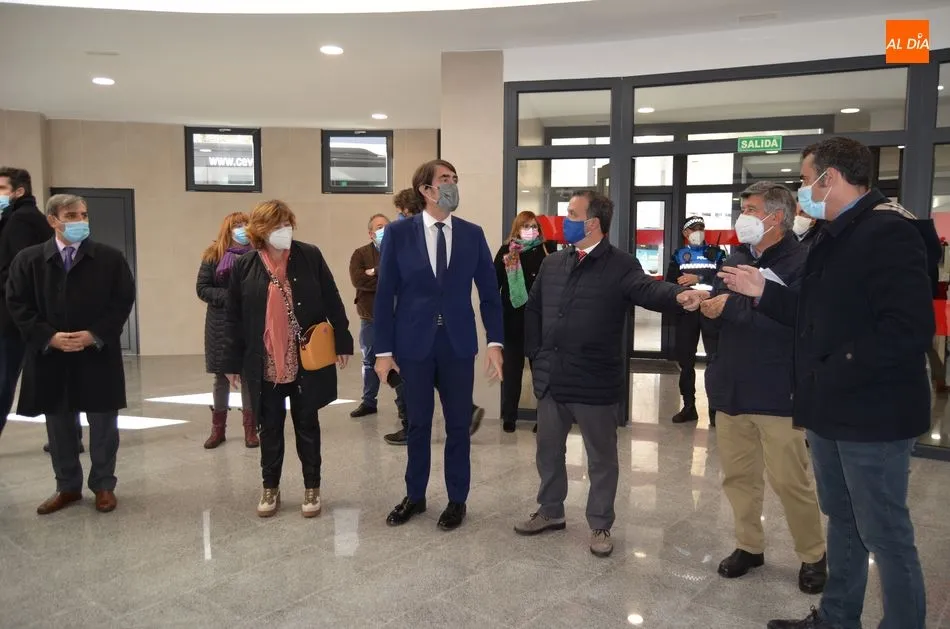 Foto 9 - El consejero de Fomento, Surarez-Qui&ntilde;ones inaugura la reforma de la estaci&oacute;n de autobuses de...
