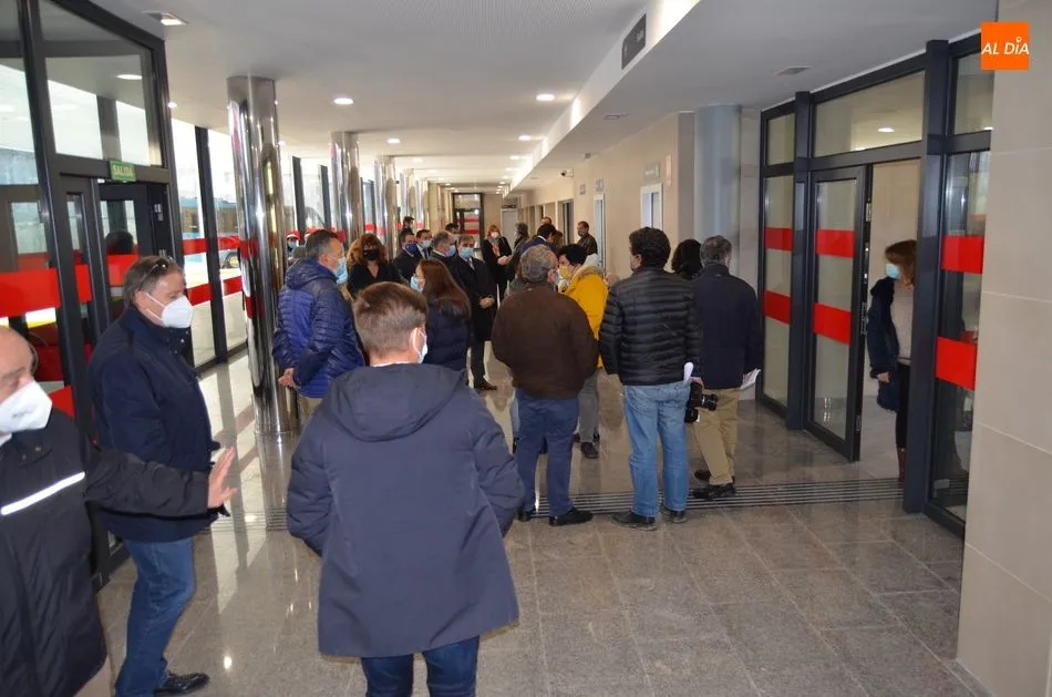 Foto 7 - El consejero de Fomento, Surarez-Qui&ntilde;ones inaugura la reforma de la estaci&oacute;n de autobuses de...