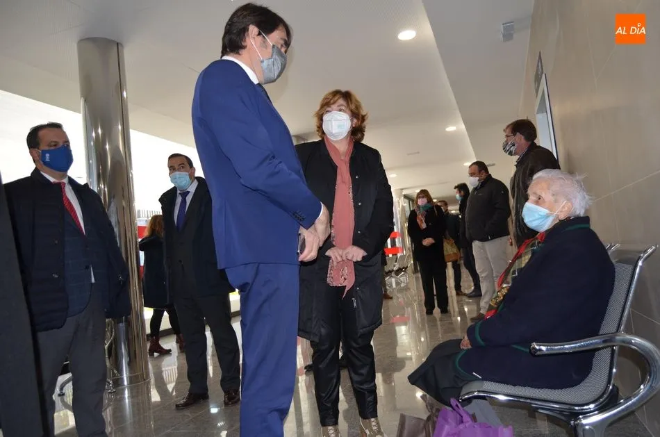 Foto 6 - El consejero de Fomento, Surarez-Qui&ntilde;ones inaugura la reforma de la estaci&oacute;n de autobuses de...
